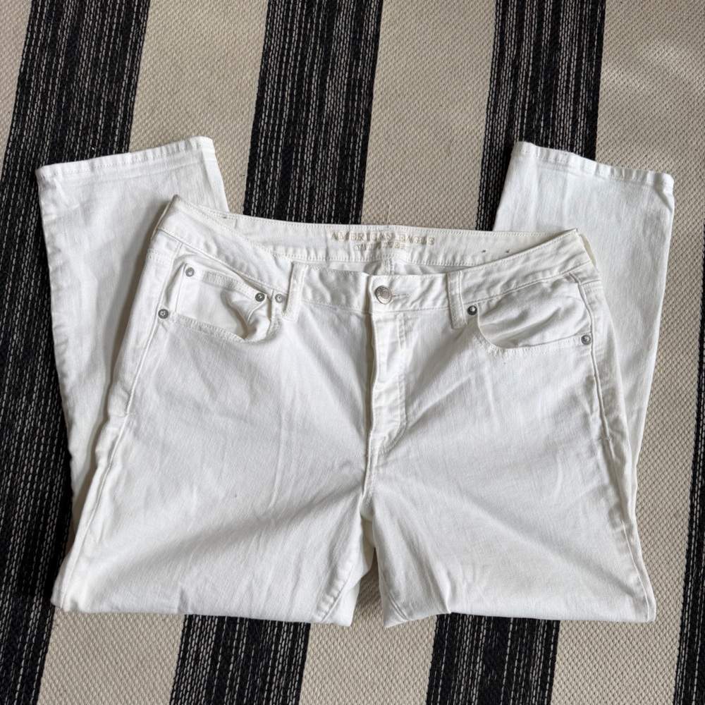 American Eagle Women's White Boy Crop With Distress Stretch Jeans  Size 14 - Picture 10 of 10